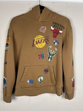 Hollister x NBA Basketball Team Logo Graphic Hoodie in Brown Size XS